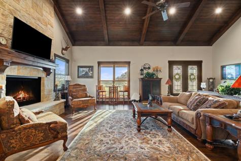 4827 Maenius Road Blanco TX 78606