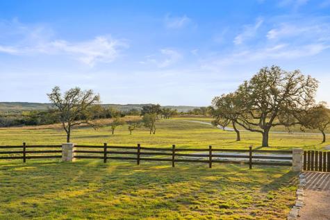 4827 Maenius Road Blanco TX 78606