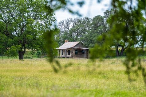 302 Hye/albert Road Hye TX 78635