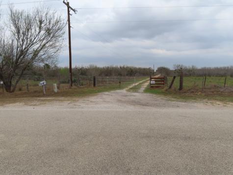 678 Tank Hollow Poteet TX 78065