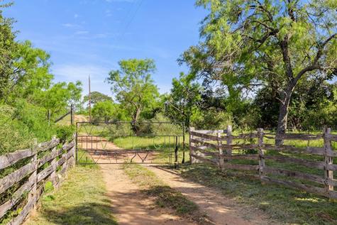 6304 County Road 110 Llano TX 78643