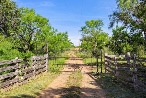 6304 County Road 110 Llano TX 78643