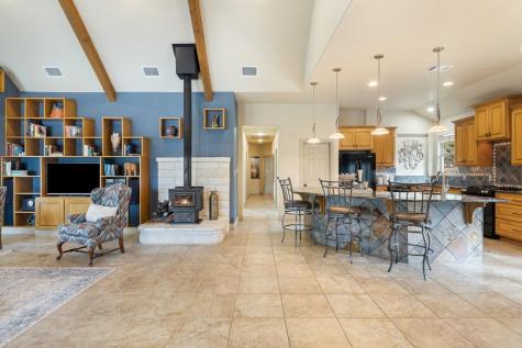 232 Crooked Oak Lane Round Mountain TX 78663