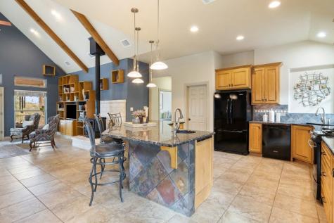 232 Crooked Oak Lane Round Mountain TX 78663