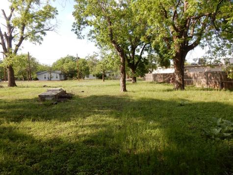 105 W Walch Avenue Fredericksburg TX 78624