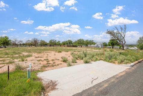 214 Woodcrest Fredericksburg TX 78624