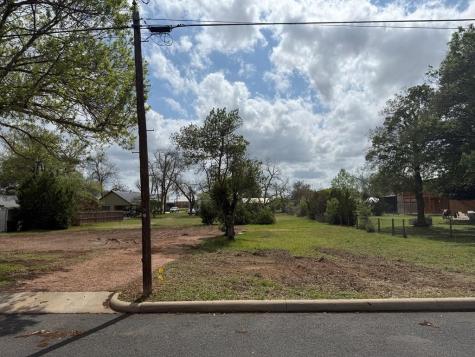 213 W Centre Street Fredericksburg TX 78624