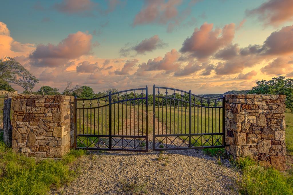 451 Achtzehn Road Fredericksburg TX 78624