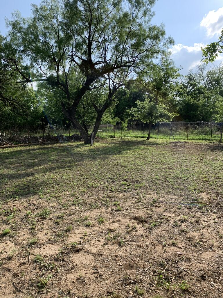 1308 S Melville Brady TX 76825