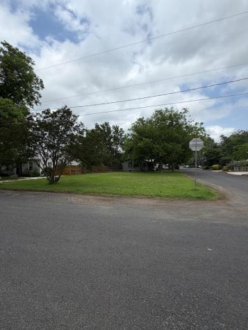 302 W Hackberry Street Fredericksburg TX 78624