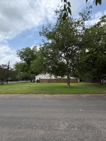 302 W Hackberry Street Fredericksburg TX 78624
