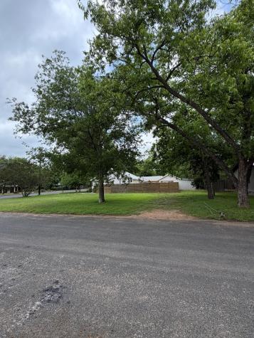 302 W Hackberry Street Fredericksburg TX 78624