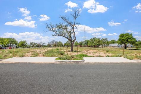 218 Woodcrest Fredericksburg TX 78624