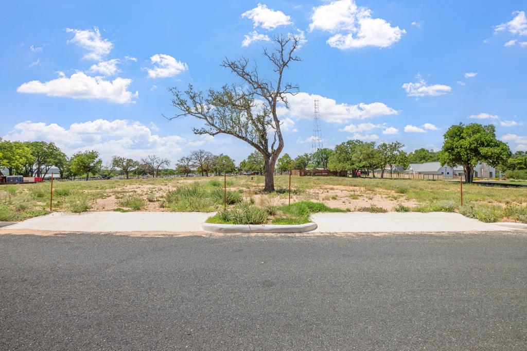 218 Woodcrest Fredericksburg TX 78624
