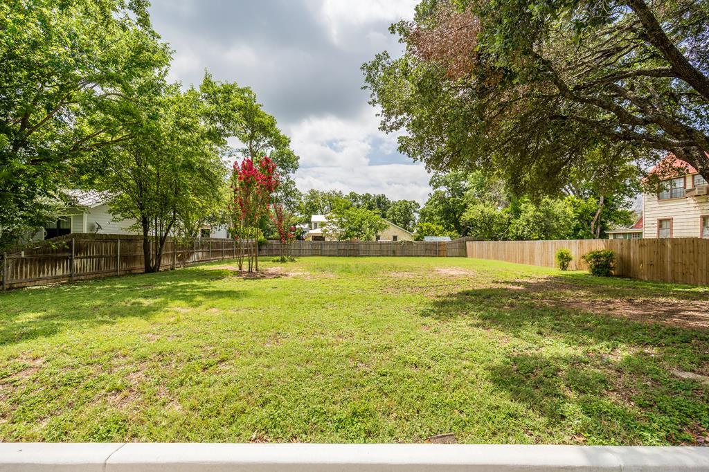 207 N Acorn Street Fredericksburg TX 78624