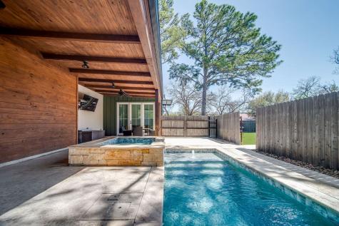 320 W Morse Street Fredericksburg TX 78624