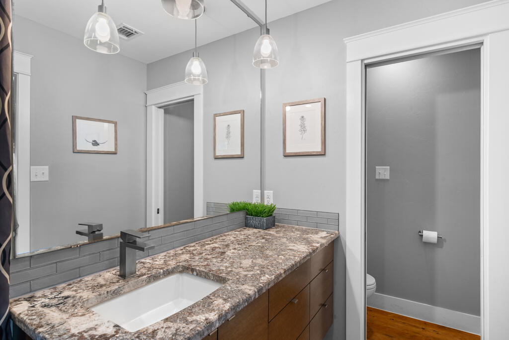 109 S Bowie Fredericksburg TX 78624