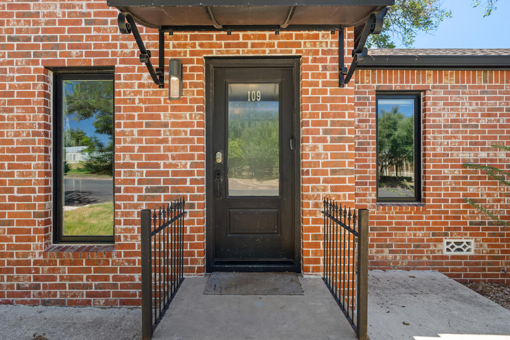 109 S Bowie Fredericksburg TX 78624