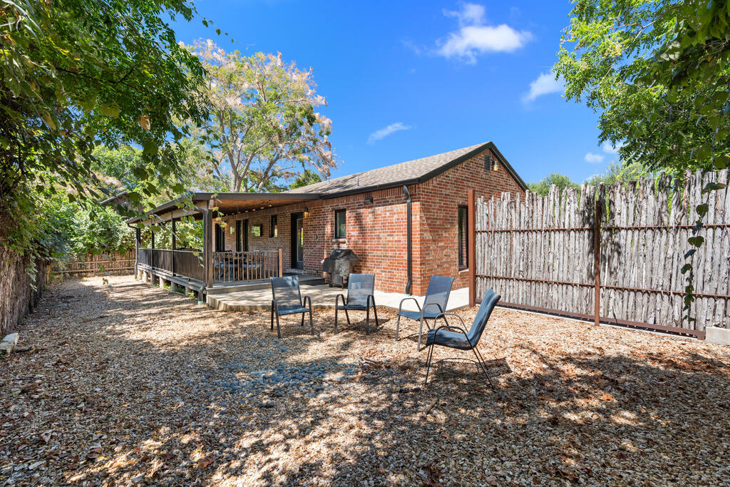 109 S Bowie Fredericksburg TX 78624