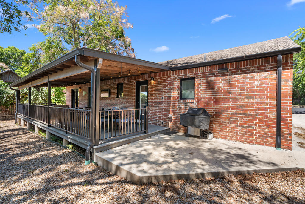 109 S Bowie Fredericksburg TX 78624
