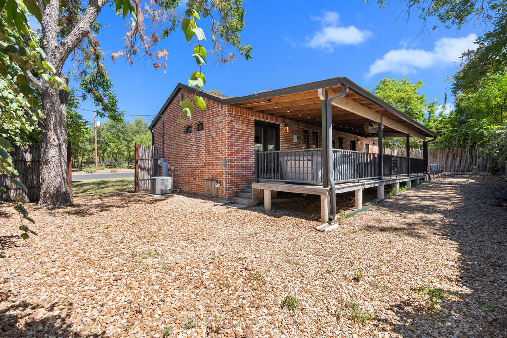 109 S Bowie Fredericksburg TX 78624