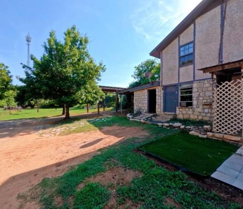 609 Live Oak Street Fredericksburg TX 78624