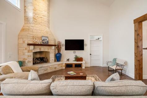 1503 Funf Kinder Road Fredericksburg TX 78624