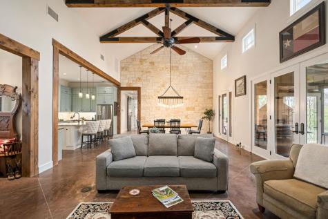 1503 Funf Kinder Road Fredericksburg TX 78624