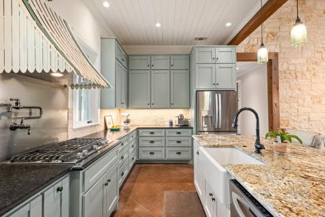 1503 Funf Kinder Road Fredericksburg TX 78624