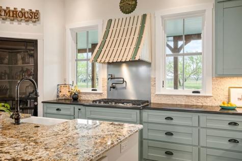1503 Funf Kinder Road Fredericksburg TX 78624