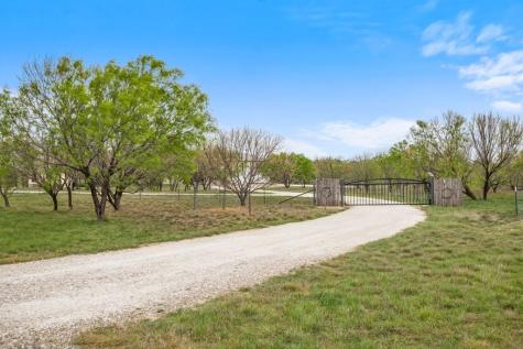 1503 Funf Kinder Road Fredericksburg TX 78624