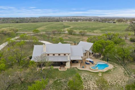 1503 Funf Kinder Road Fredericksburg TX 78624