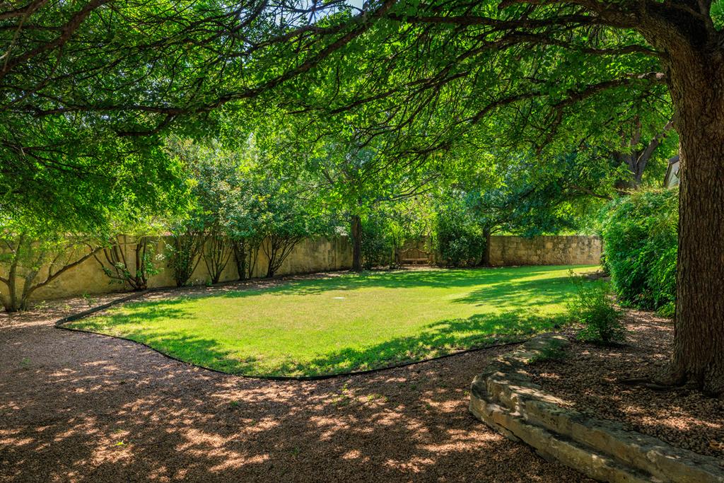 707 W Creek Street Fredericksburg TX 78624