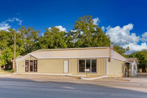 1709 N Llano Street Fredericksburg TX 78624