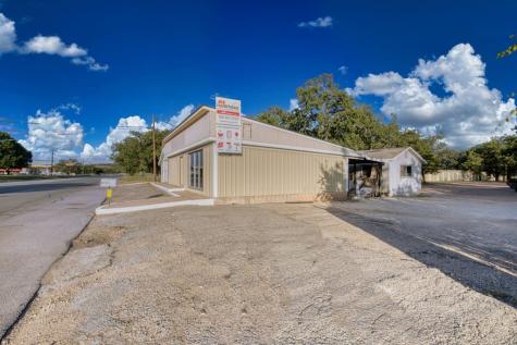 1709 N Llano Street Fredericksburg TX 78624