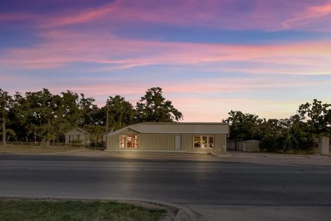 1709 N Llano Street Fredericksburg TX 78624
