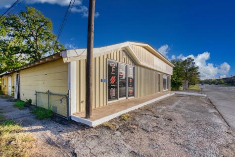 1709 N Llano Street Fredericksburg TX 78624