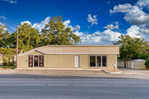 1709 N Llano Street Fredericksburg TX 78624
