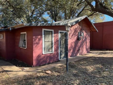 906 S Bridge Street Brady TX 76825