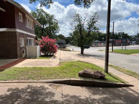 906 S Bridge Street Brady TX 76825