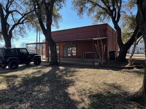 906 S Bridge Street Brady TX 76825