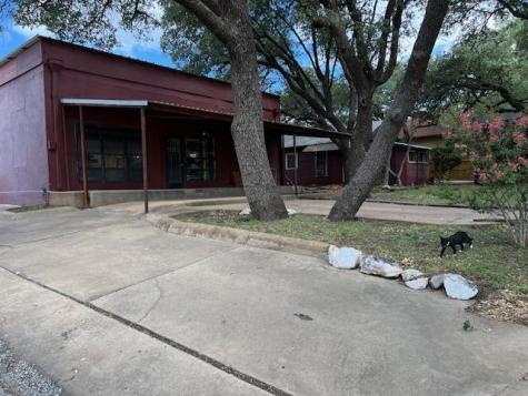 906 S Bridge Street Brady TX 76825