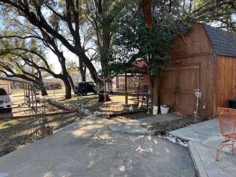 906 S Bridge Street Brady TX 76825