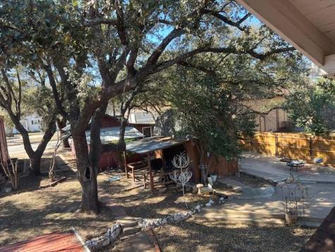 906 S Bridge Street Brady TX 76825