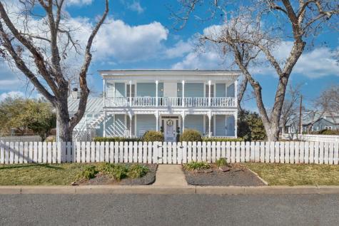 908 N Crockett Street Fredericksburg TX 78624