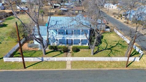 908 N Crockett Street Fredericksburg TX 78624