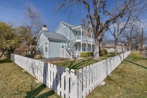 908 N Crockett Street Fredericksburg TX 78624