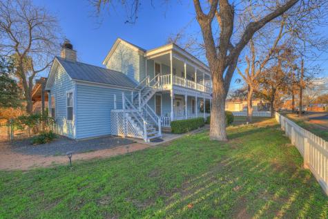 908 N Crockett Street Fredericksburg TX 78624