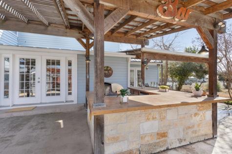 908 N Crockett Street Fredericksburg TX 78624