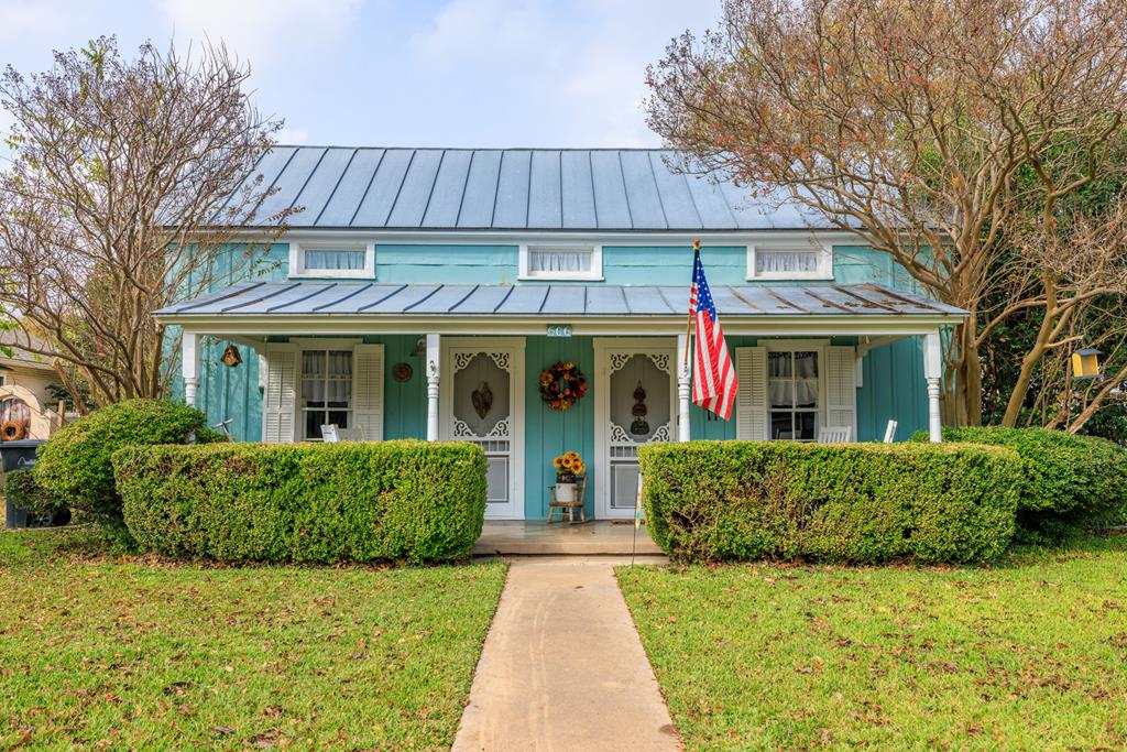 606 N Adams Street Fredericksburg TX 78624